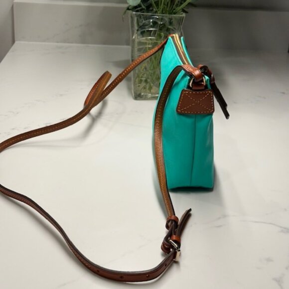 Dooney & Bourke Crossbody Pouchette Shoulder Bag Green Nylon and Leather NWOT - Picture 6 of 15
